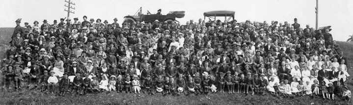 Witmer Family Reunion: June 23, 1915 (27 Kb): Mennonite Historical Archives of Ontario (CGC 1997 - 1.2)